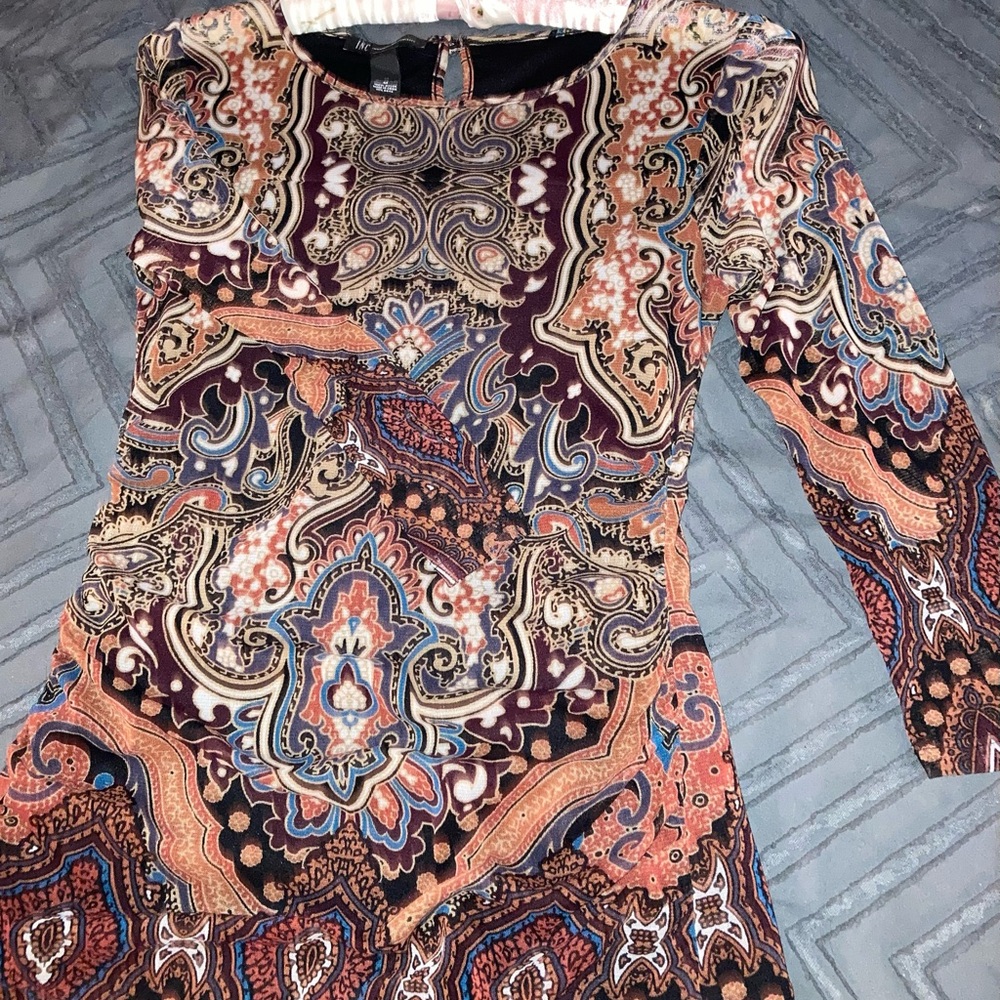 INC top. Worn just acouple times.  Super colors and fit. Lined.